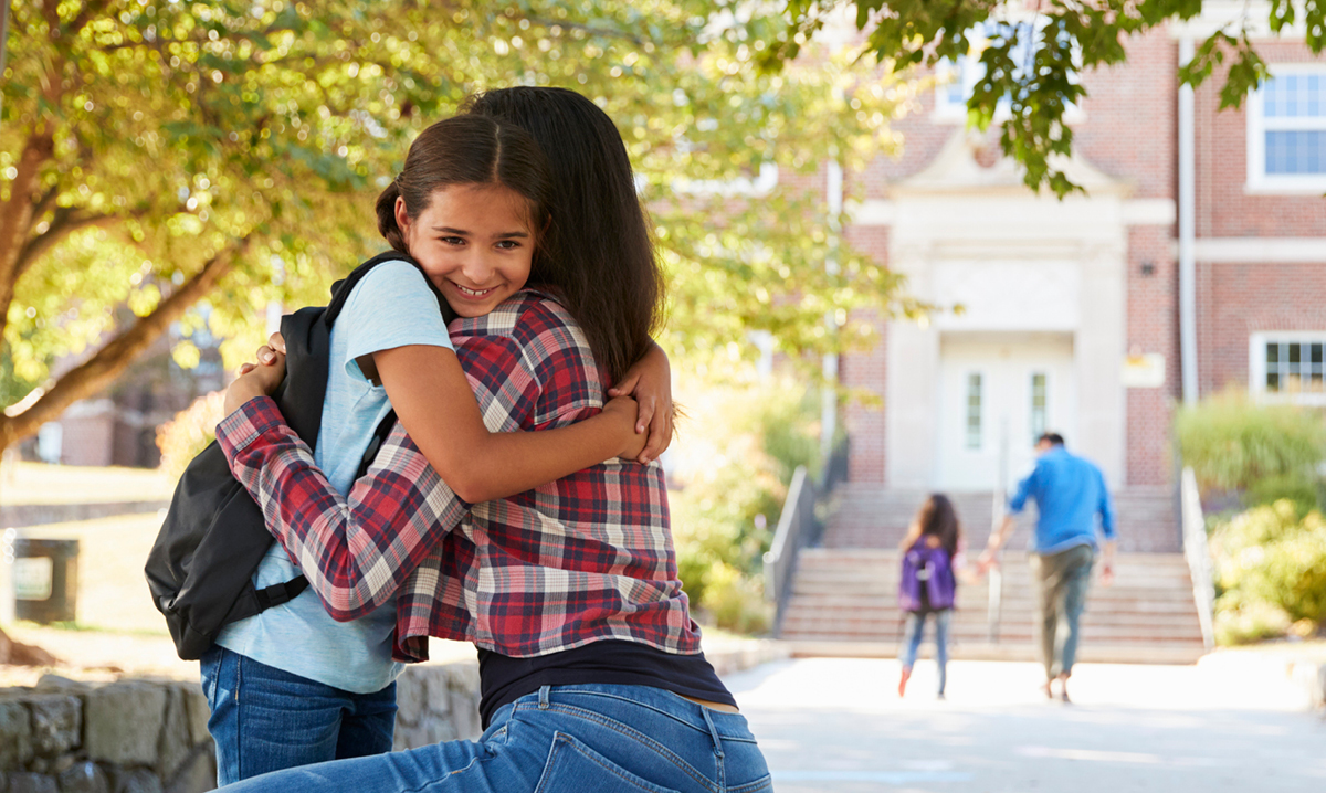 moms-viral-back-to-school-drop-off-line-video